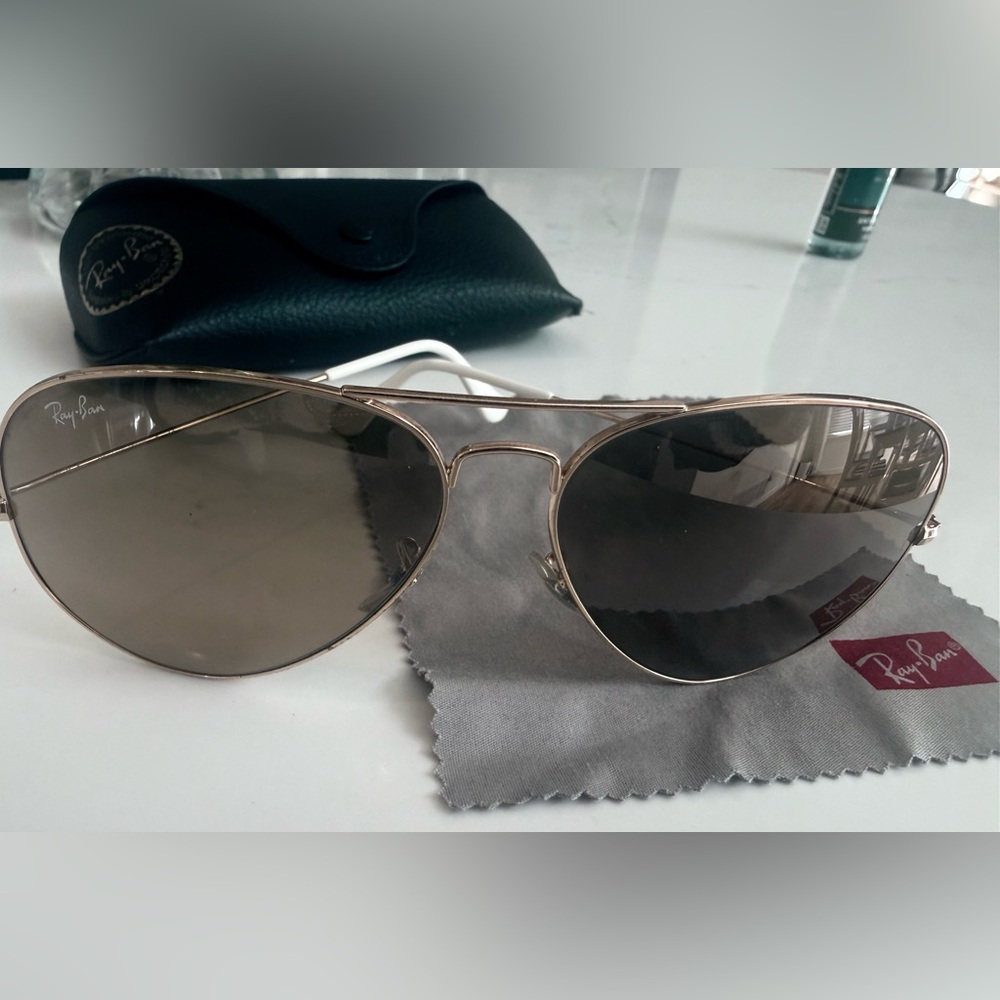 Ray-Ban Gold Aviator Sunglasses